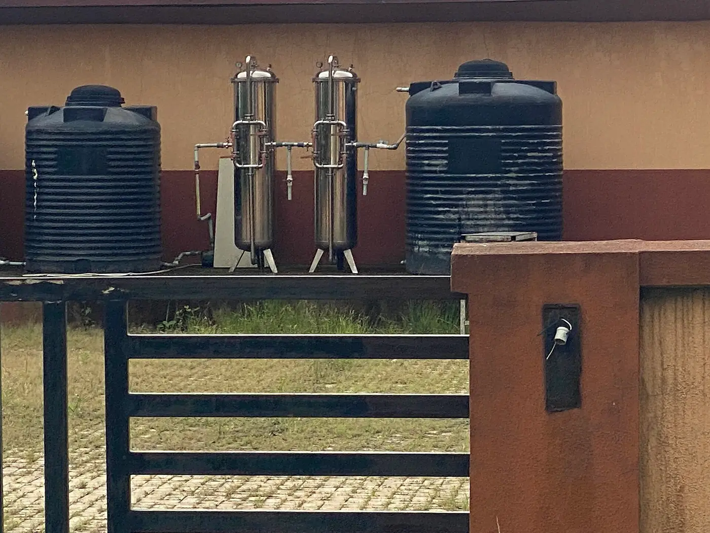 Water storage tanks and filtration units