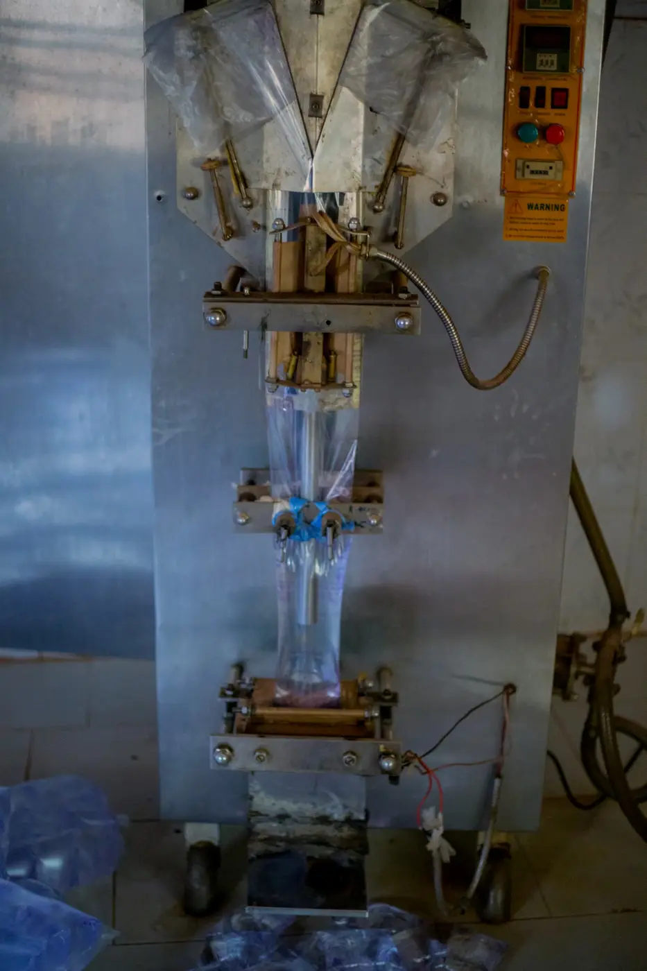 Pure water sachet filling and sealing machine